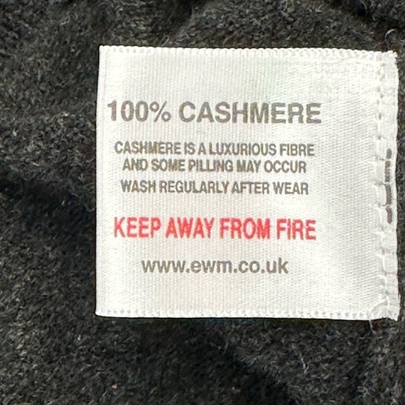 Isle Gray 100% Pure Cashmere Sweater Med V-Neckline Staple Minimalist Classic - Picture 5 of 11